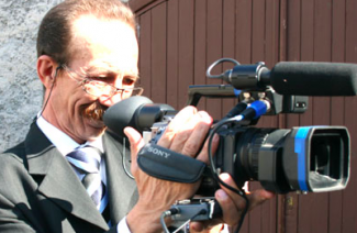 Il giornalismo che irride i boss