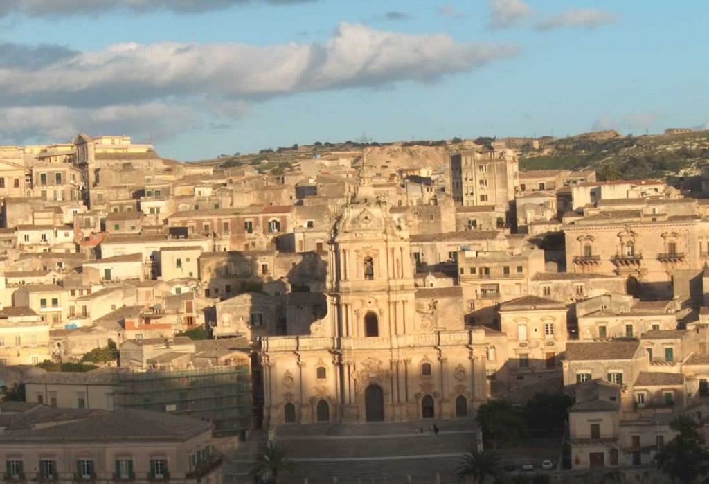 Spari contro bus privati: due feriti a Casal di Principe