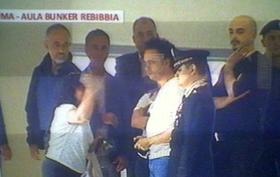 Sentenza Cucchi, assolti gli agenti. I familiari: “Stefano ucciso due volte”