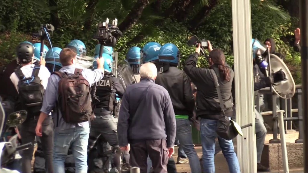 Genova, giornalista ferito durante gli scontri al comizio di CasaPound