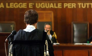 Elogio degli avvocati e della difesa da parte di un PM