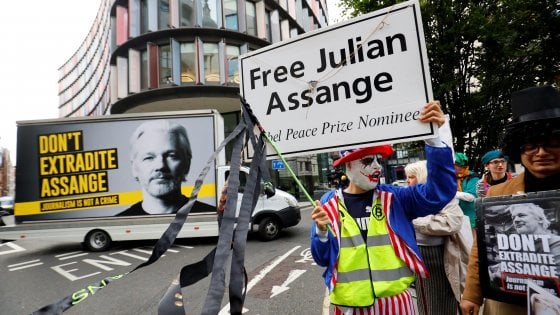 Julian Assange, il suo caso un banco di prova per il neo presidente Biden