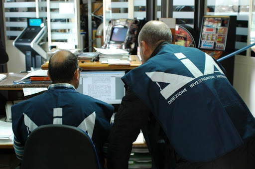 Operazione Àpate: a Catania 13 arresti, 65 indagati per esercizio abusivo di attività di gioco e scommesse