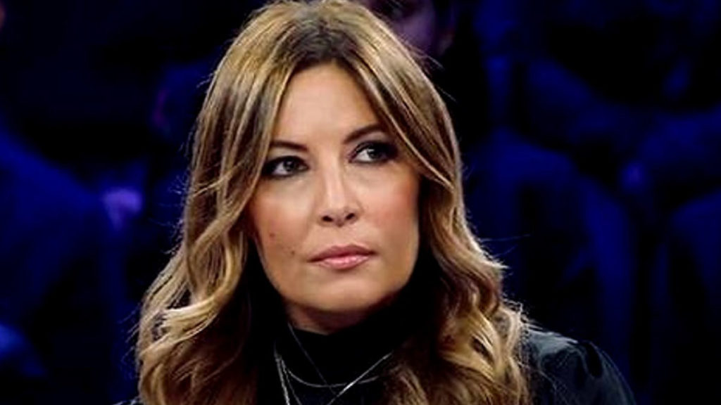 Selvaggia Lucarelli: «Aggredita da no vax a Roma». Fnsi: «Punire i responsabili»