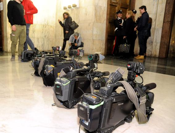 Telemeloni colpisce ancora: la foto di Decaro conta più del cessate il fuoco