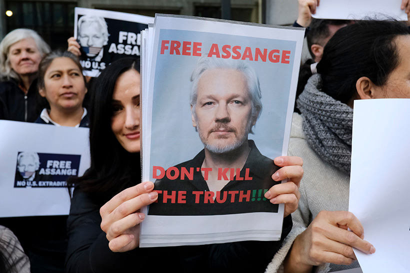 Assange: «Alziamo la voce per la sua liberazione»
