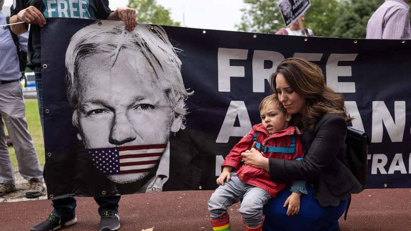 “Per Julian Assange e per tutti i giornalisti”. Il documento dell’Efj in vista dell’udienza