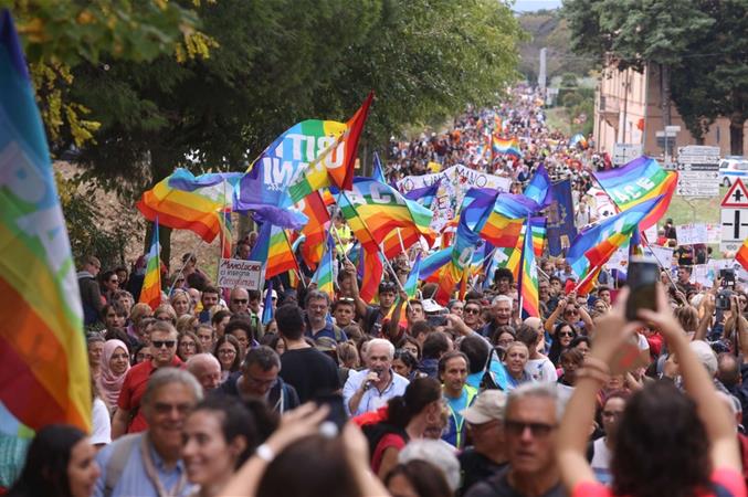 In diecimila alla Marcia Perugia Assisi. I giovani rivendicano un mondo senza più guerre