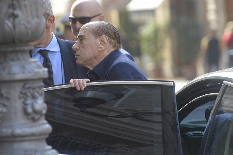 Berlusconi e il primato della politica: chi vince non tollera limiti. Le inchieste? Solo vessazioni
