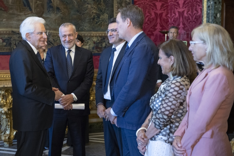 Il Presidente Mattarella ha ricevuto l’Associazione Stampa Parlamentare per la consegna del “Ventaglio”