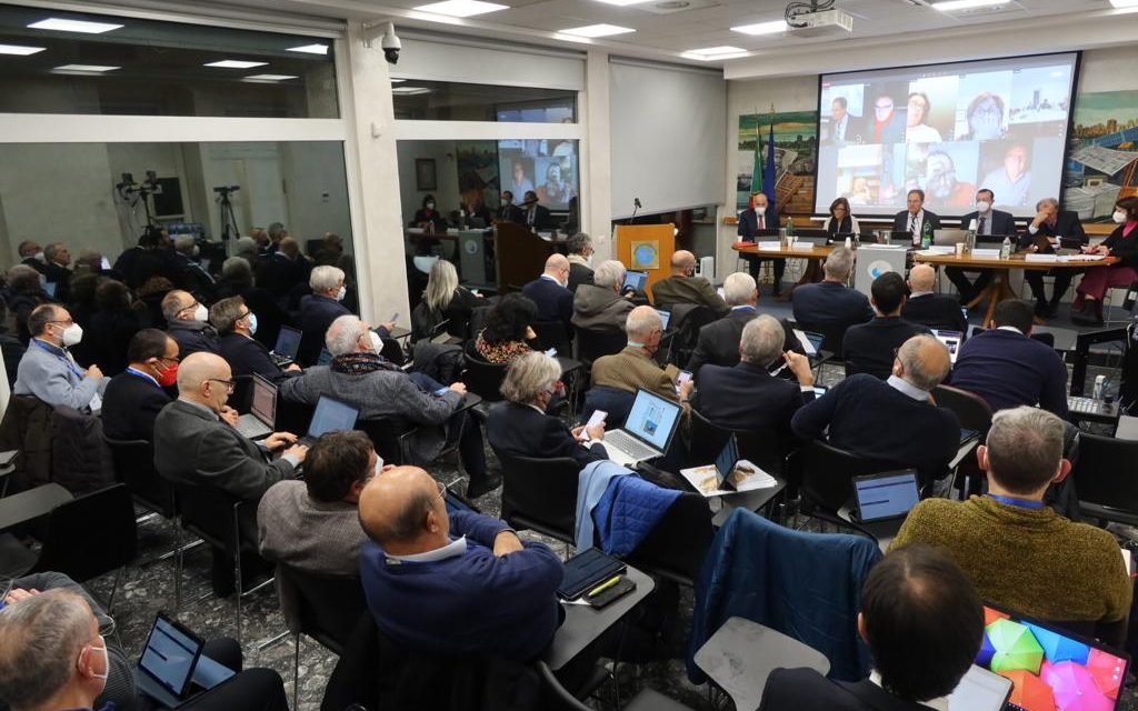 Formazione obbligatoria: migliaia di giornalisti (anche noti) da 9 anni ne fanno zero