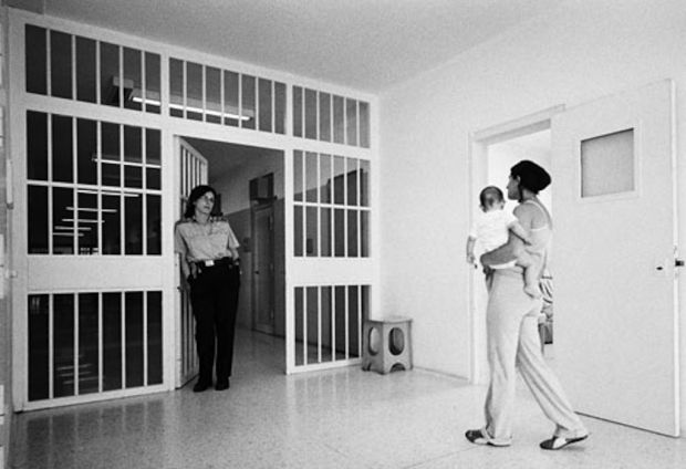 Incinte o con neonati no alle donne in carcere