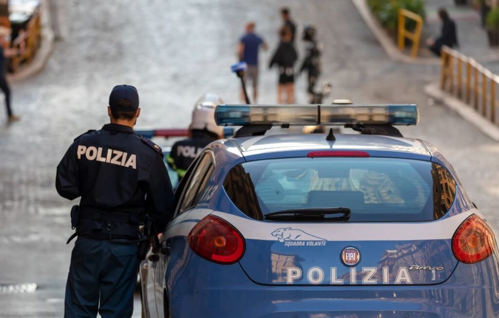 500 poliziotti per 14 province: maxi blitz della Polizia contro le baby gang