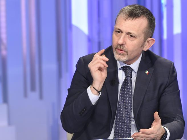 Guai a chi “tocca” il sottosegretario Delmastro