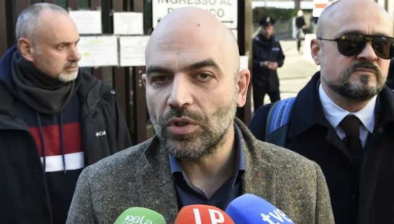 Il silenzio dei prepotenti. Salvini diserta il processo (voluto da lui) contro Saviano