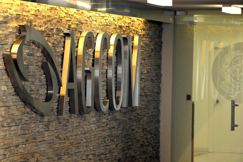 Sulle comunicazioni l’Agcom turba i sogni di mezza estate