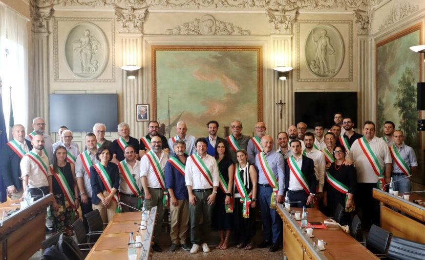 I sindaci della Provincia di Reggio Emilia firmano il “Patto straordinario per la Legalità” e sottoscrivono la Carta di Avviso Pubblico