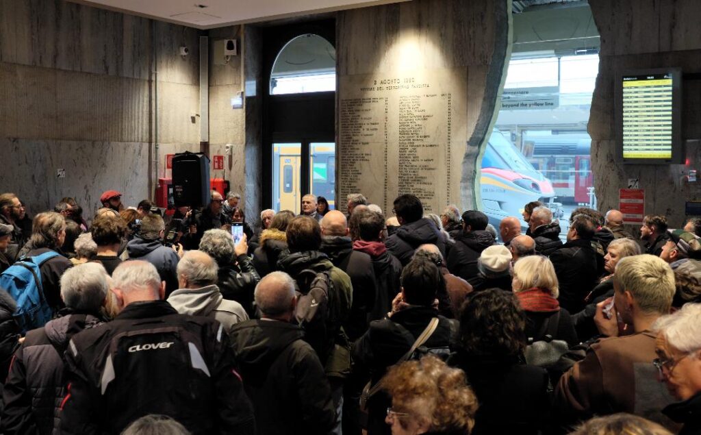 Bologna reagisce ai fascisti, nel solco della democrazia