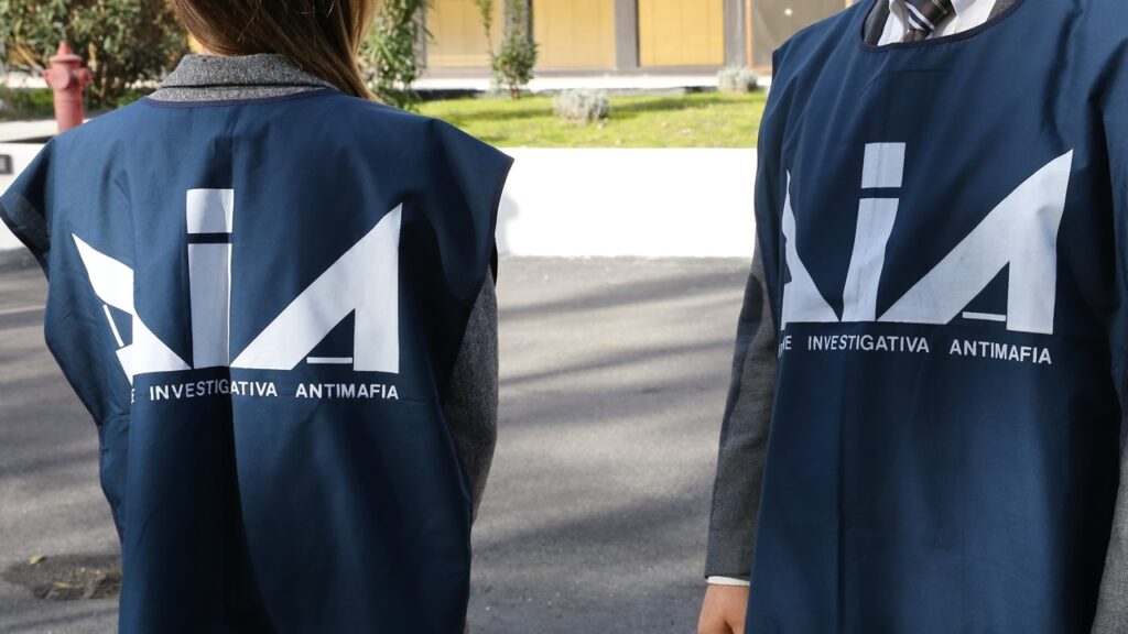 Estorsione ai danni di imprenditore, nove arresti della Dia