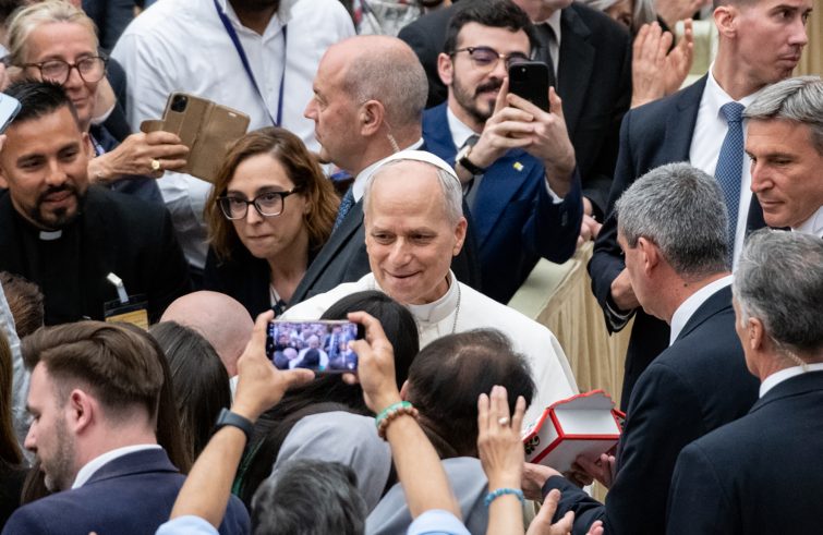 Papa Leone mette in guarda dai rischi legati all’Ia e invita a ‘custodire voci e volti umani’