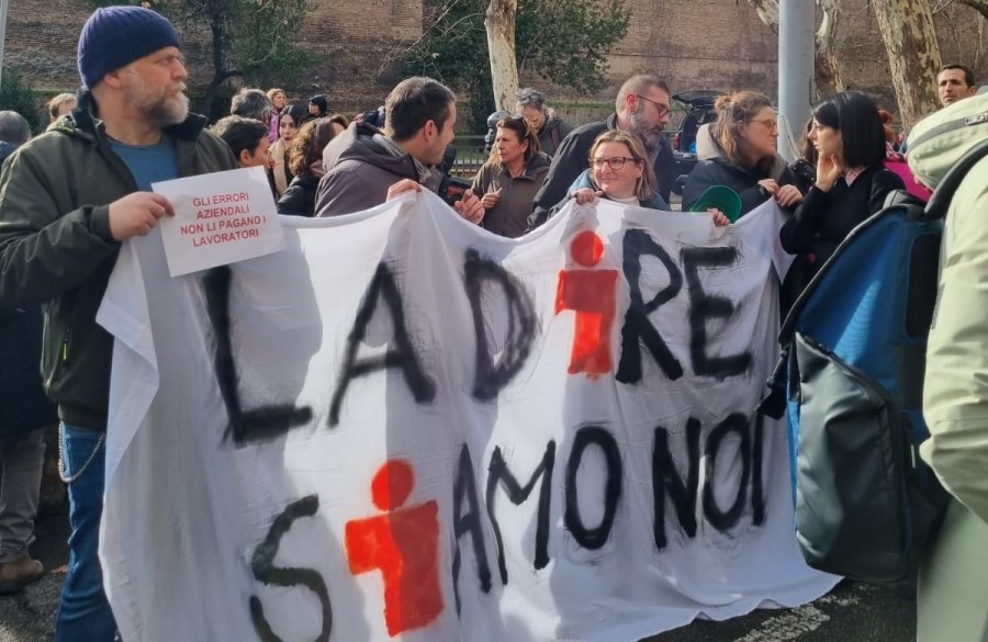 Stipendi mancanti, nuovo sciopero alla Dire: «Al fianco dei giornalisti»