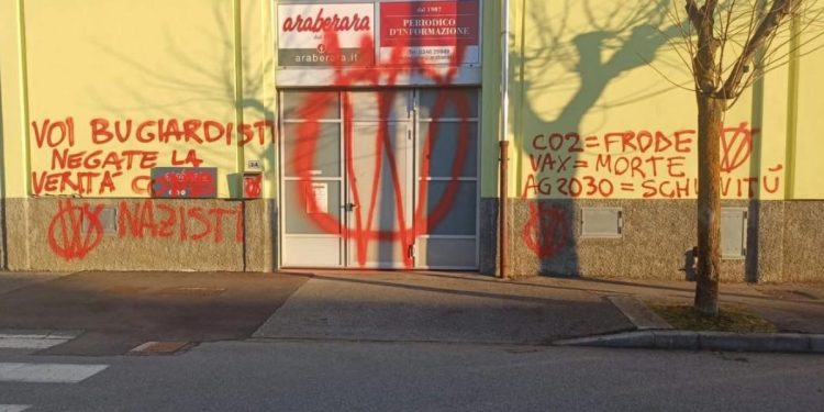 No Vax scatenati contro 5 redazioni in Lombardia. Alg: “Attacchi inaccettabili”