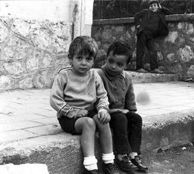 Lampi di memoria. Contro i vigliacchi: la lezione al bambino in calzoni corti