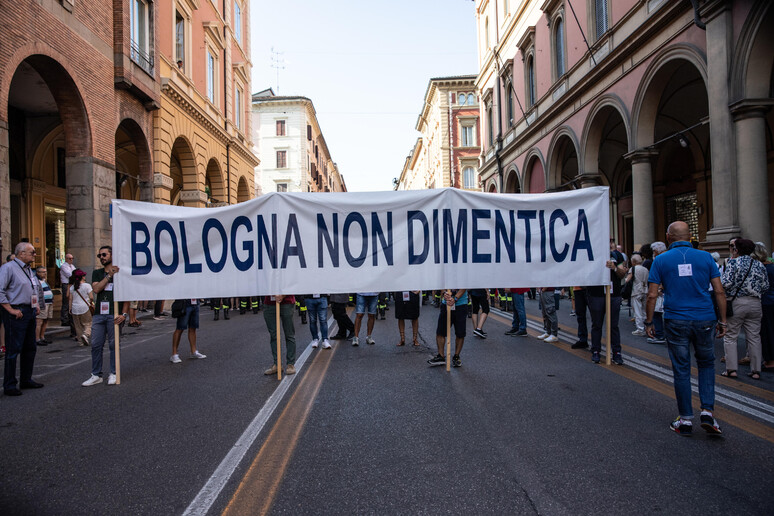 “Appello a Mattarella, garante della Costituzione e argine al tentativo di minare la nostra democrazia”