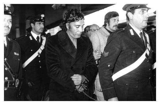 È sconcio che lo Stato vada a battere cassa dai pentiti