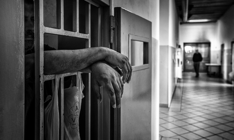 L’umiliazione extra dei detenuti e “l’effetto gregge” nelle carceri