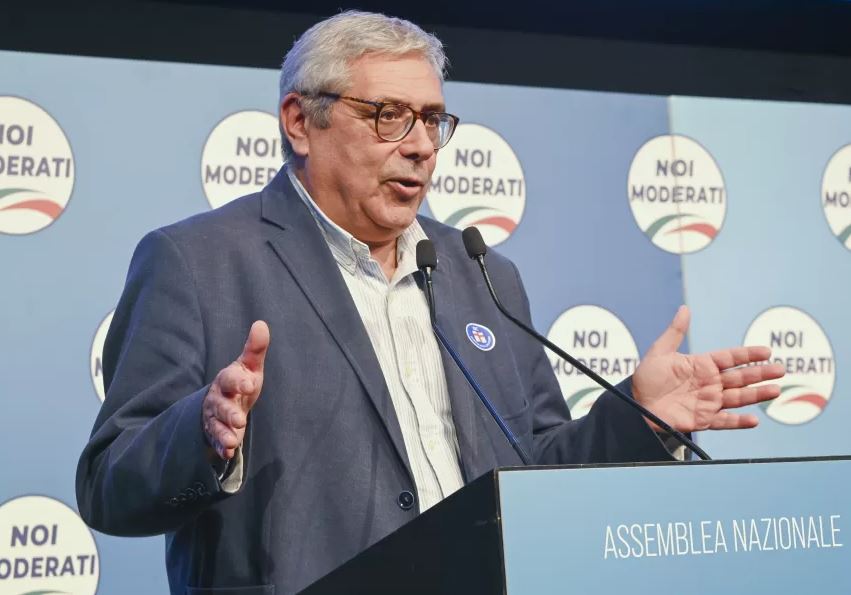 Sicilia, appalti truccati nella sanità: la Procura di Palermo chiede l’arresto dell’ex governatore Cuffaro