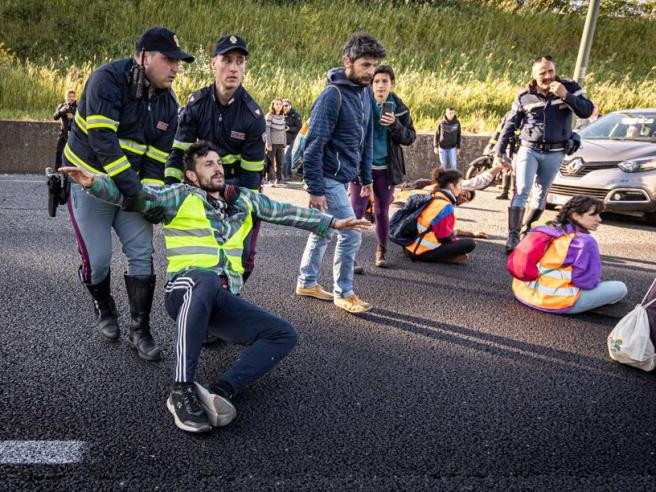 Le strette repressive e poi torsione autoritaria