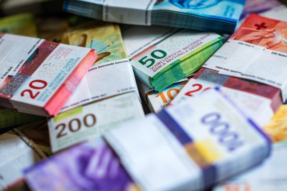 Meno tasse ai ricchi stranieri, meno soldi ai lavoratori italiani