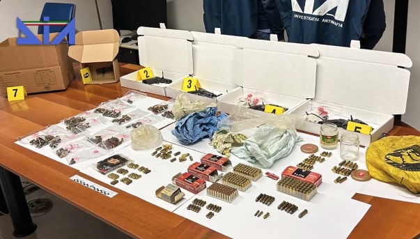 Operazione “Gigante”: arresti della Dia di Genova per armi, droga ed estorsione