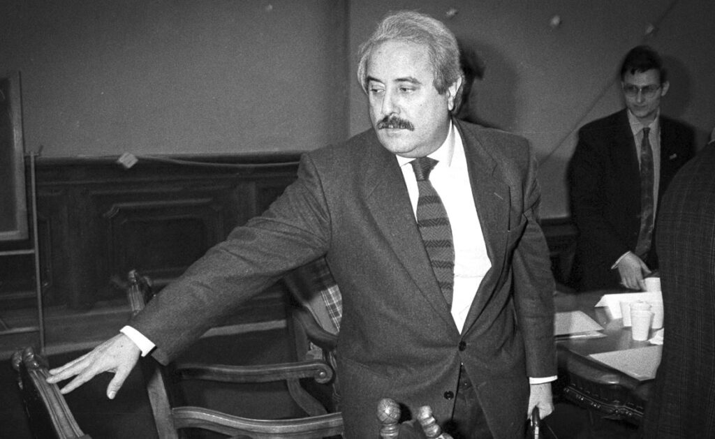 Così il governo “ruba” la memoria di Falcone