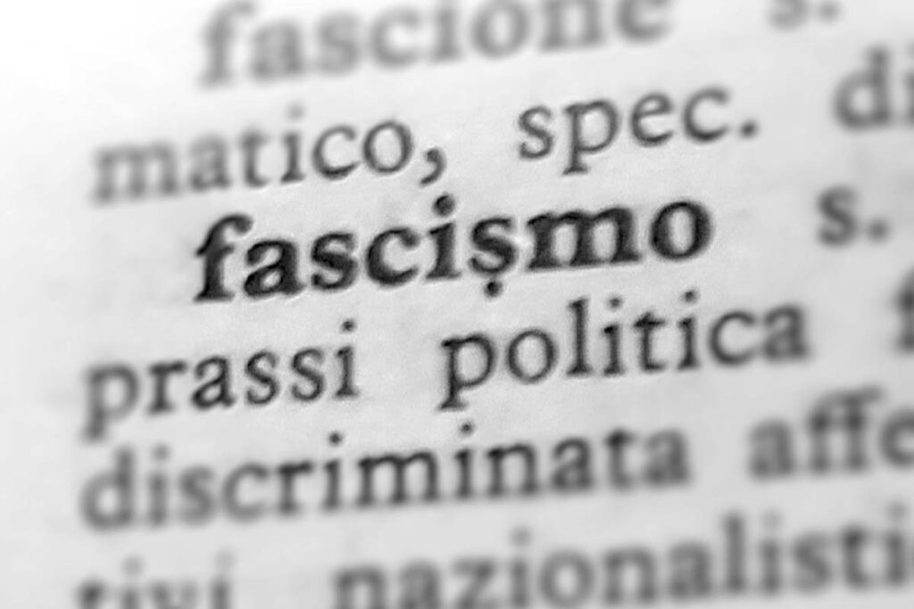 “Viva il duce!”. “Viva i boss!”. “Beh, facciamo tutt’e due”…