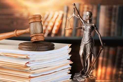 L’idea di legge di chi accusa i giudici “nemici della patria”