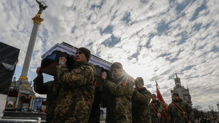 Ucraina tre anni dopo. Solo la pace ferma la strage degli innocenti