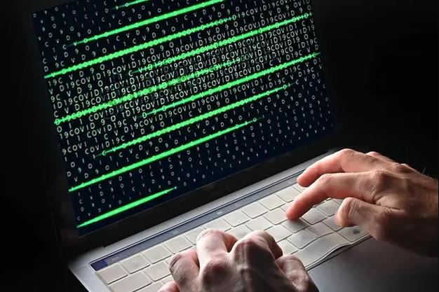 Per una volta mi unisco alle parole di Renzi: desecretiamo gli atti su Paragon e tutti gli spiati