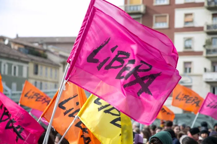 “Italia sotto mazzetta”. Libera: ecco le inchieste 2024 sulla corruzione