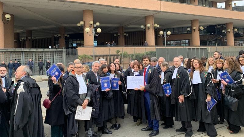 Noi fuori da quell’aula in difesa dei cittadini