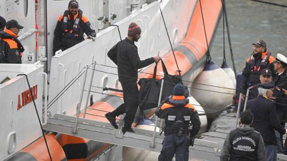 Non potrei vivere senza questi “cani e porci” e dico basta a questo governo autoritario, intollerante e cattivo