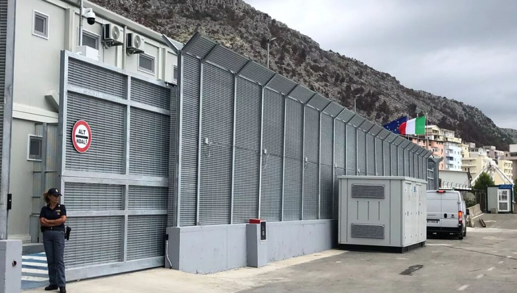 I migranti in Albania, una deportazione vergognosa