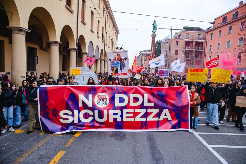 Il ddl Sicurezza contiene norme da Stato di polizia: noi di Articolo21 passeremo dall’indignazione all’azione