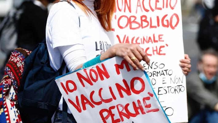 Governo no vax e contro la scienza, pagheremo tutti