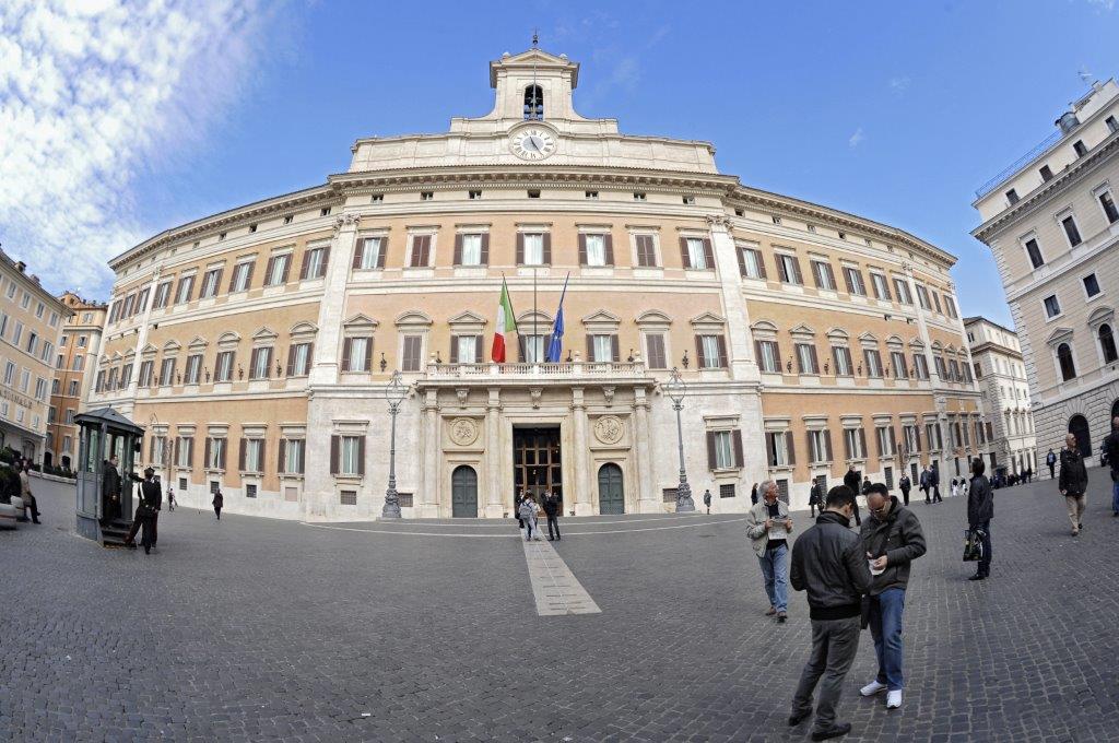 Dl Sicurezza, salta l’obbligo per la Pa di collaborare con i Servizi