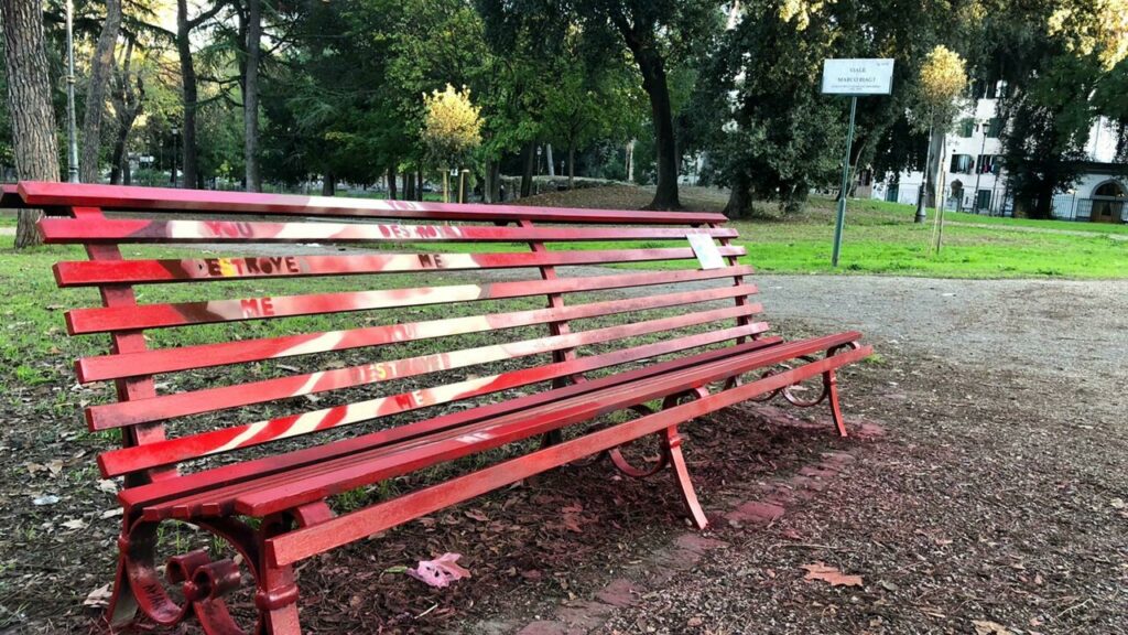 Panchina rossa la trionferà. Gli anziani, la meglio gioventù tra chiacchiere e carciofi