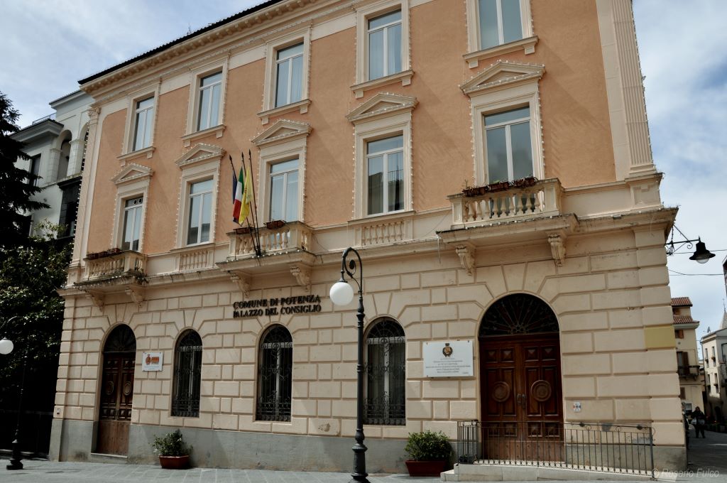 ”Una rotonda per raggirare l’ostacolo del dibattito: sindaco Telesca proviamo a spiegarlo di nuovo”