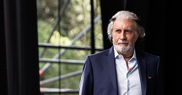 Avrei potuto fare di quest’aula sorda e grigia un bivacco…