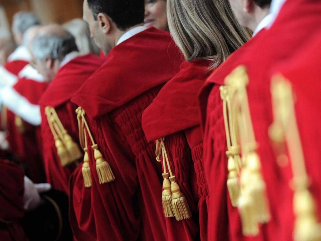 Coraggio, ora ditelo: i giudici sono cretini